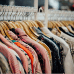Décrypter l’empreinte des vêtements : un nouvel affichage environnemental pour une consommation plus responsable